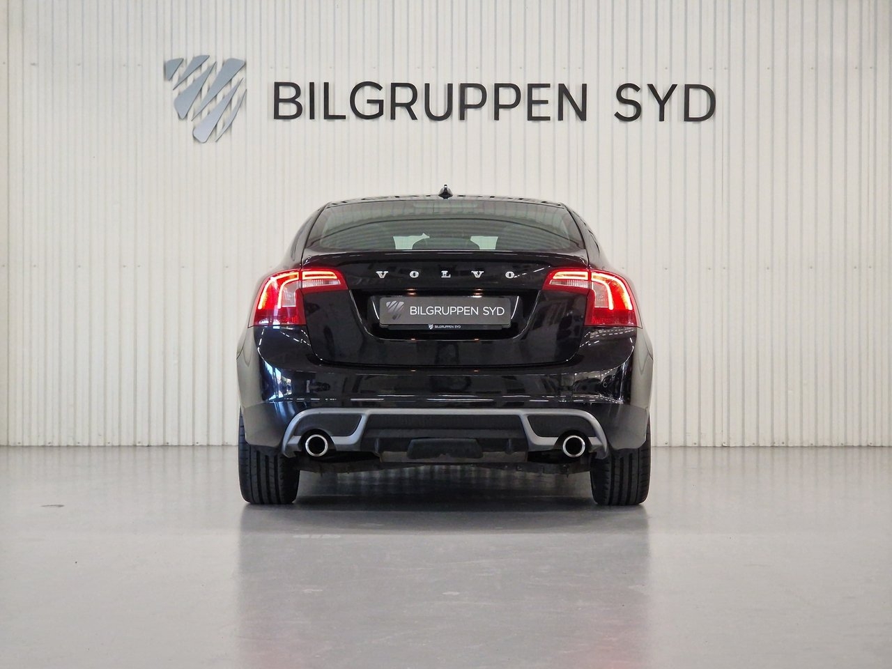 Volvo S60 D3 R-Design 2012, kuva 6/10