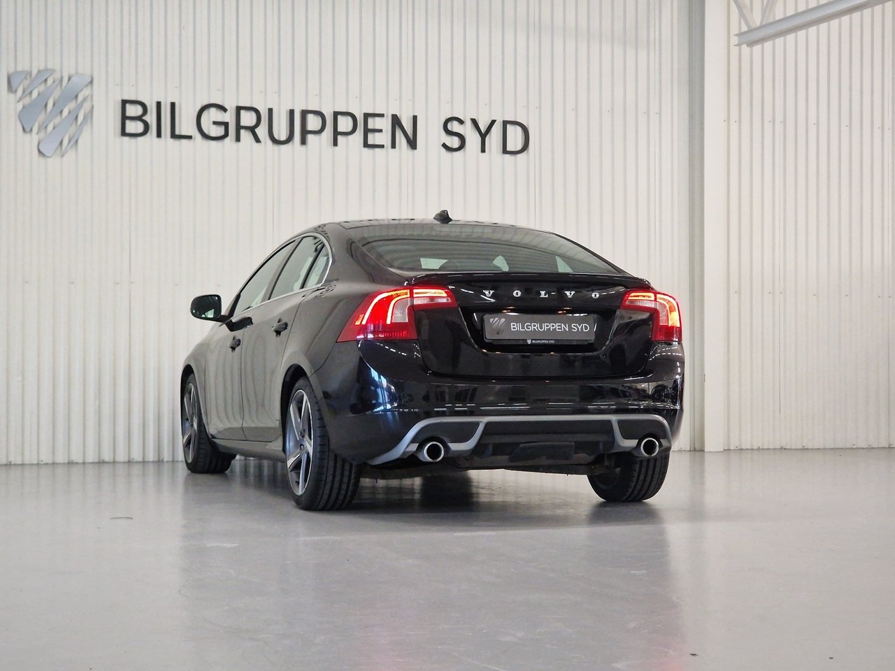 Volvo S60 D3 R-Design 2012, kuva 7/10