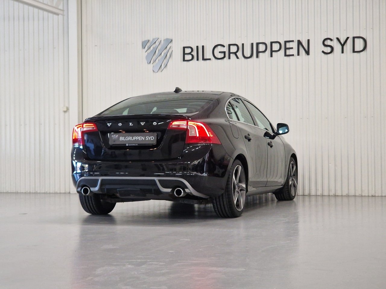 Volvo S60 D3 R-Design 2012, kuva 5/10