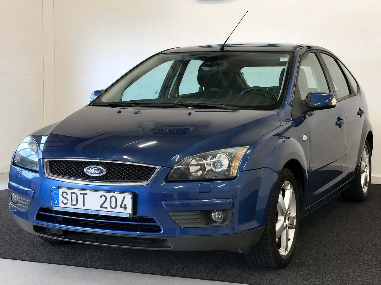 Ford Focus 5-dörrars 2.0 2007, bild 2/9