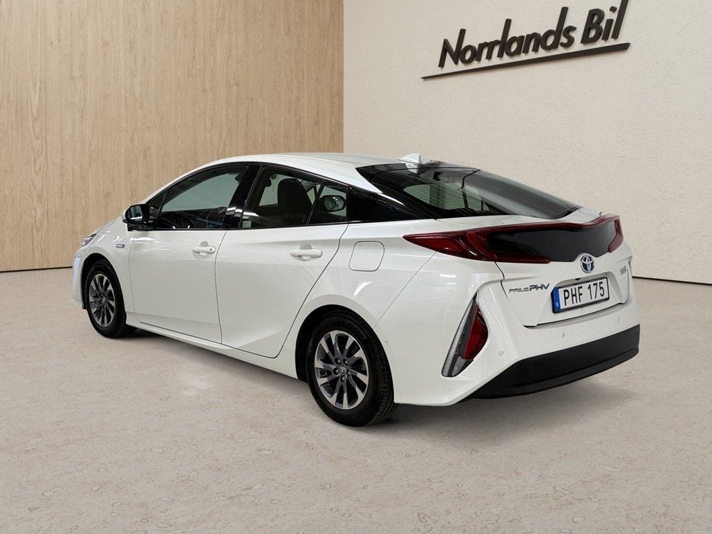 Toyota Prius Plug-in Hybrid 2017, kuva 3/12