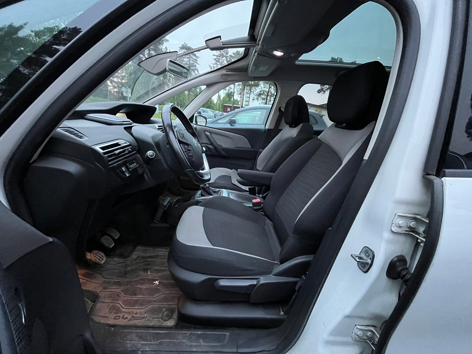Citroen Grand C4 Picasso 1.6 HDi Manuell 2015, bild 4/9