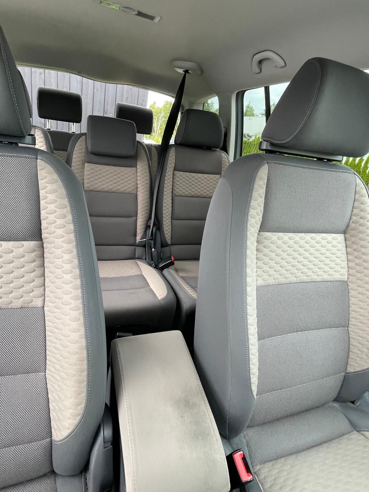 Volkswagen Touran 2010, photo 4/7
