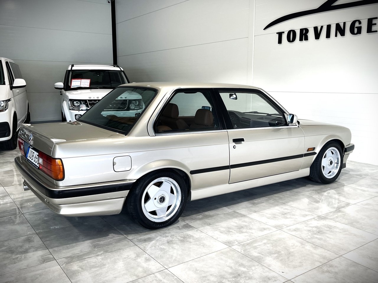 BMW 325 i E30 COUPÈ M-TECH 1 Skinn 1988, kuva 5/20