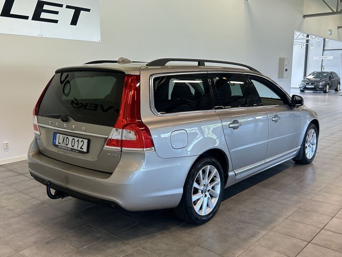 Volvo V70 2016, photo 5/22