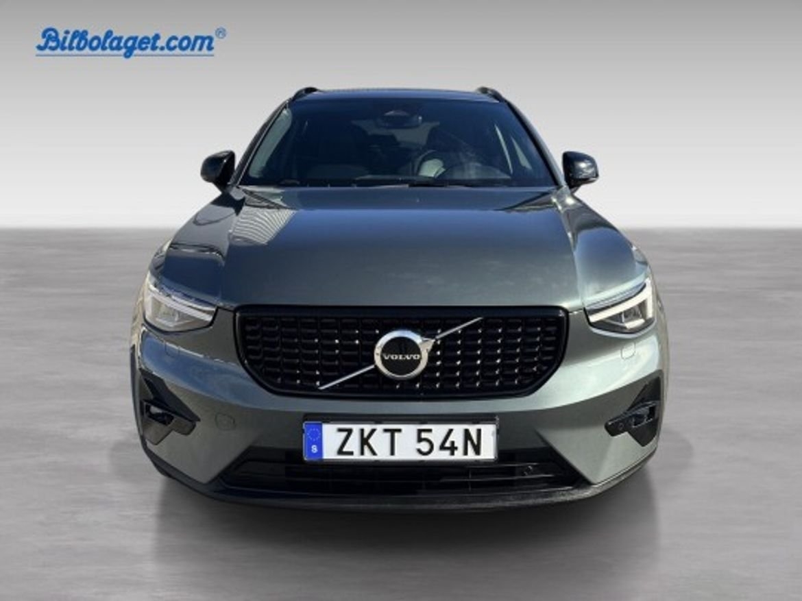 Volvo XC40 B4 FWD Bensin Plus Dark 2026, bild 2/10