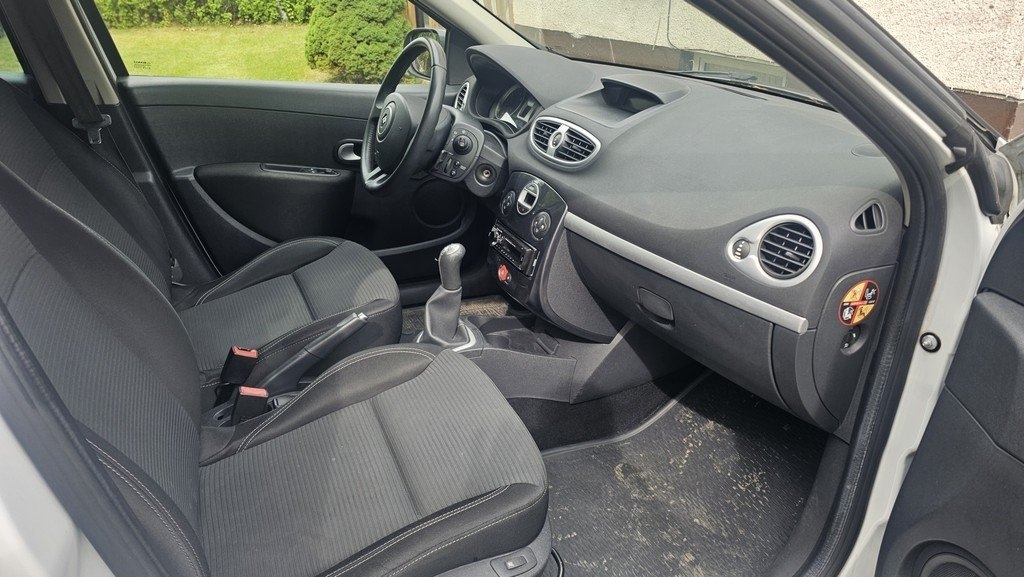Renault Clio 5-dörrars Halvkombi 2013, bild 2/10