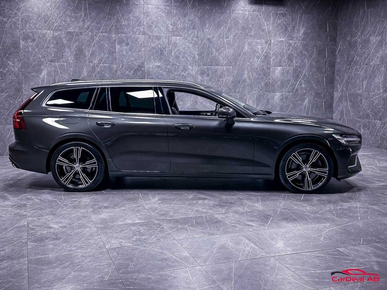 Volvo V60 2022, kuva 2/10