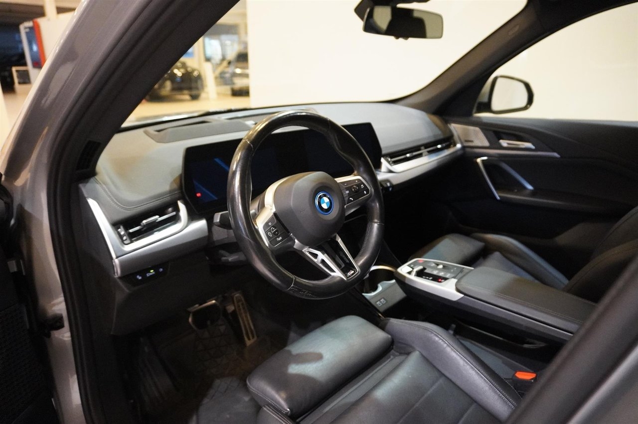 BMW iX1 2024, kuva 2/10