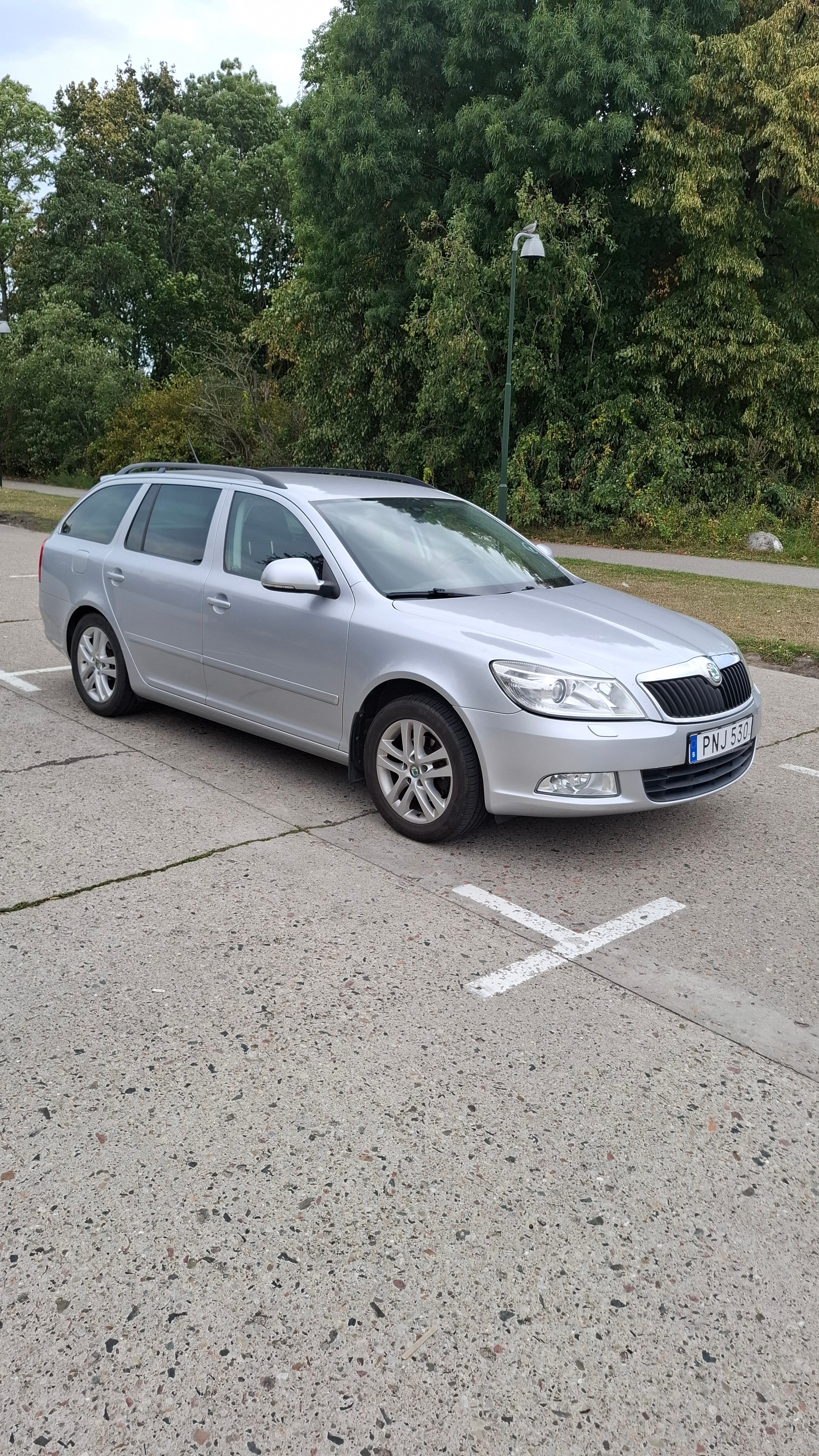 Skoda Octavia Kombi 1.4 TSI Manuell 2013, bild 2/3