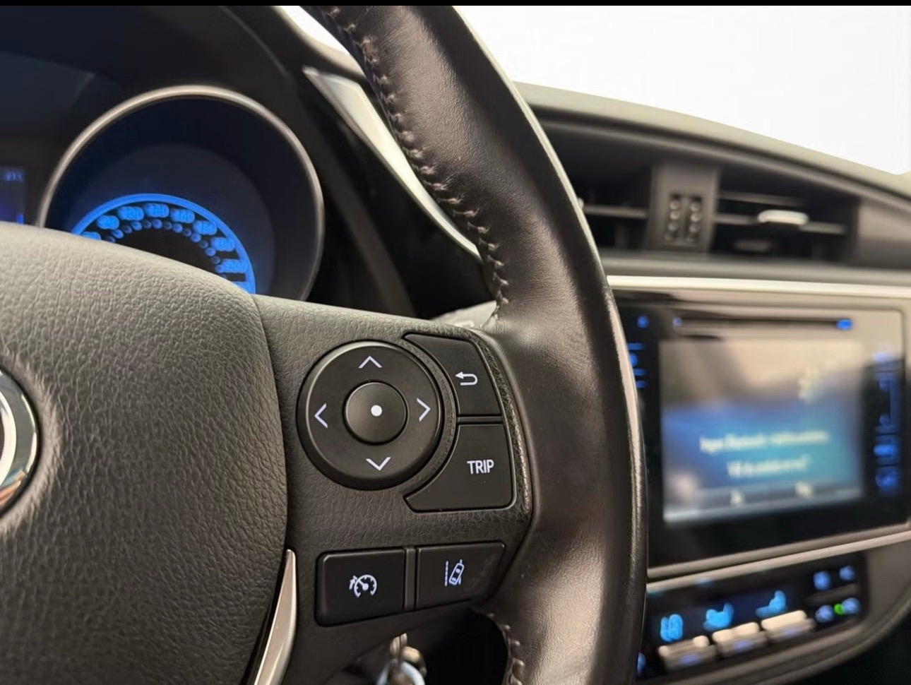 Toyota Auris 2015, bild 5/10