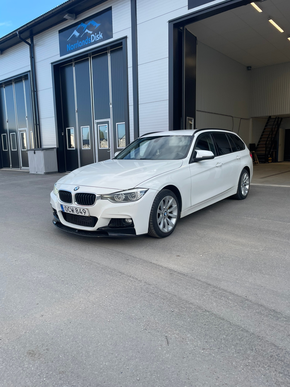 BMW 318 d Touring Manuell 2016, photo 4/14