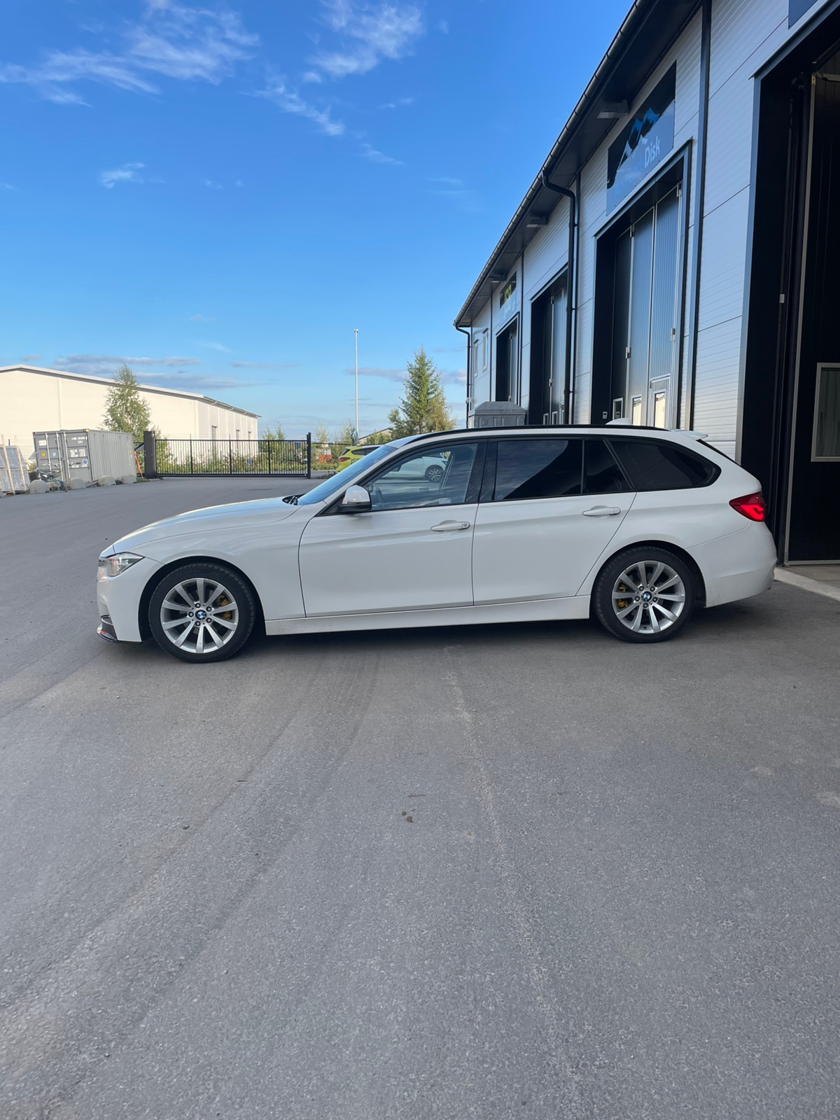 BMW 318 d Touring Manuell 2016, photo 5/14