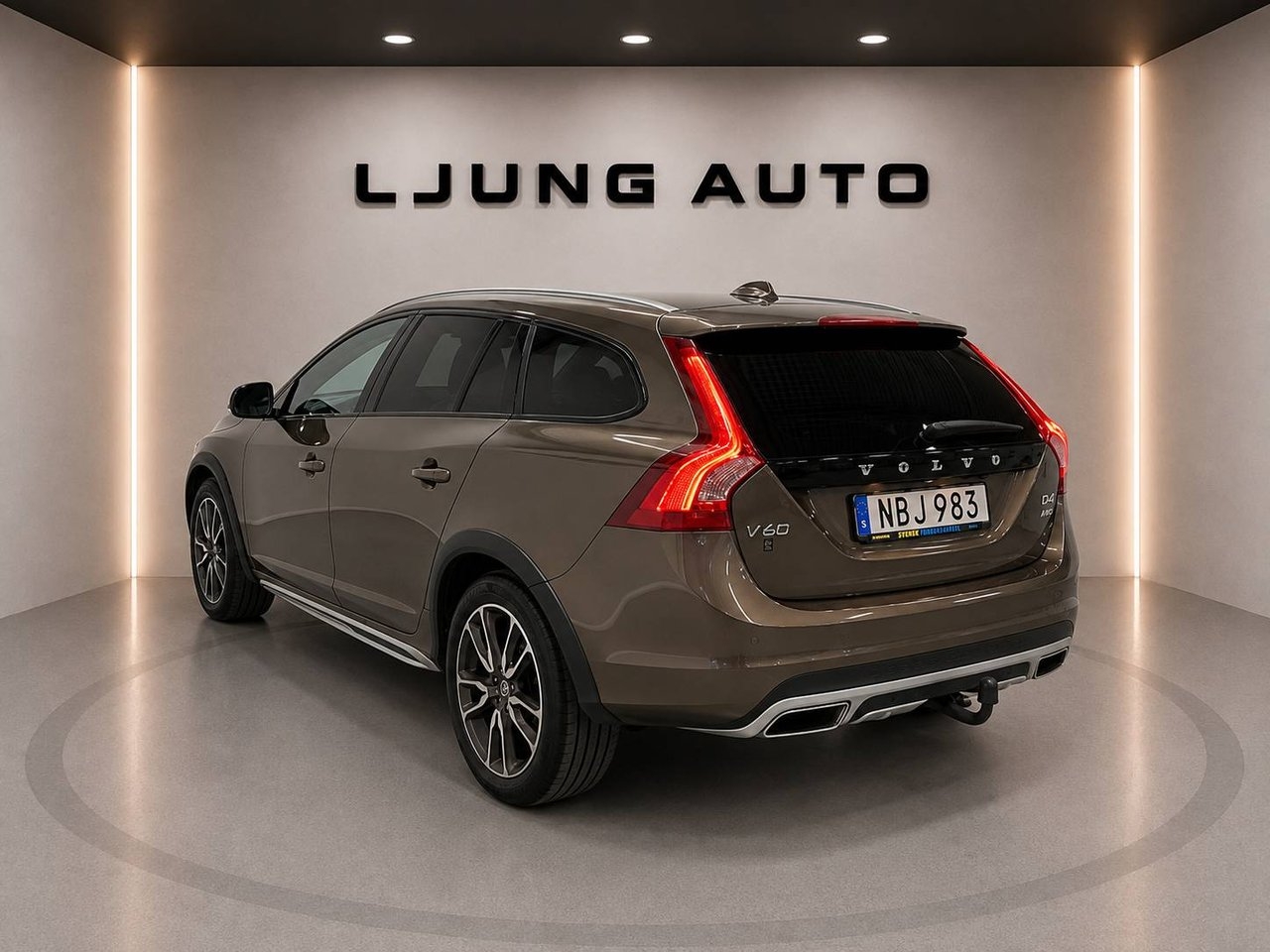 Volvo V60 Cross Country 2016, photo 7/29