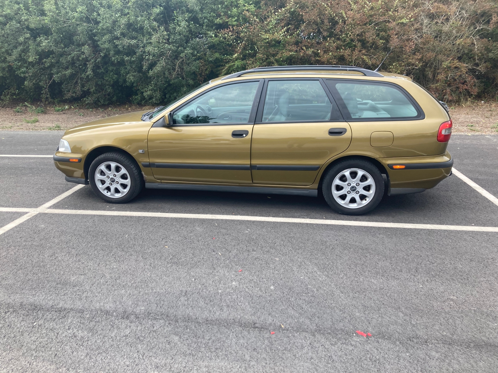 Volvo V40 2.0 Manuell 1999, bild 2/5