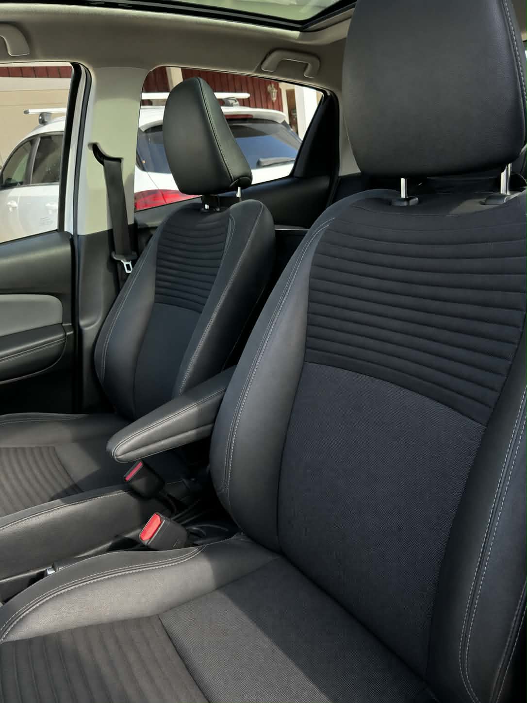 Toyota Yaris Hybrid e-CVT 2016, kuva 8/8