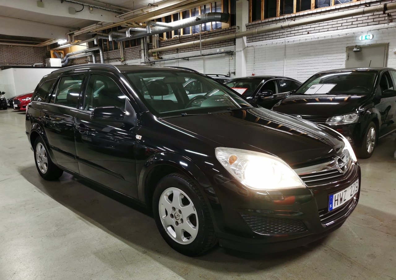 Opel Astra 2009, photo 2/10