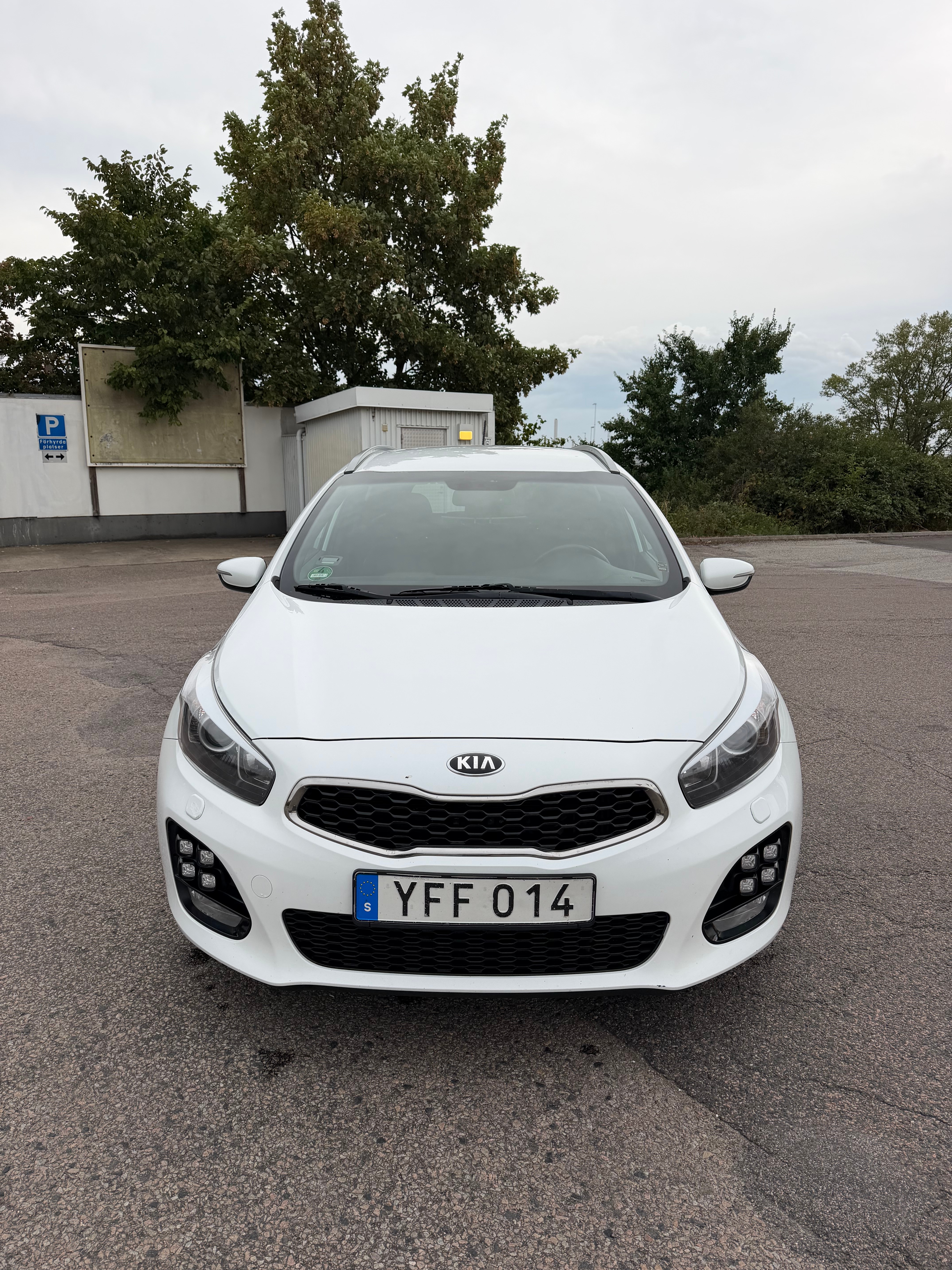 Kia Ceed _sw 1.6 CRDi DCT 2016, bild 2/10