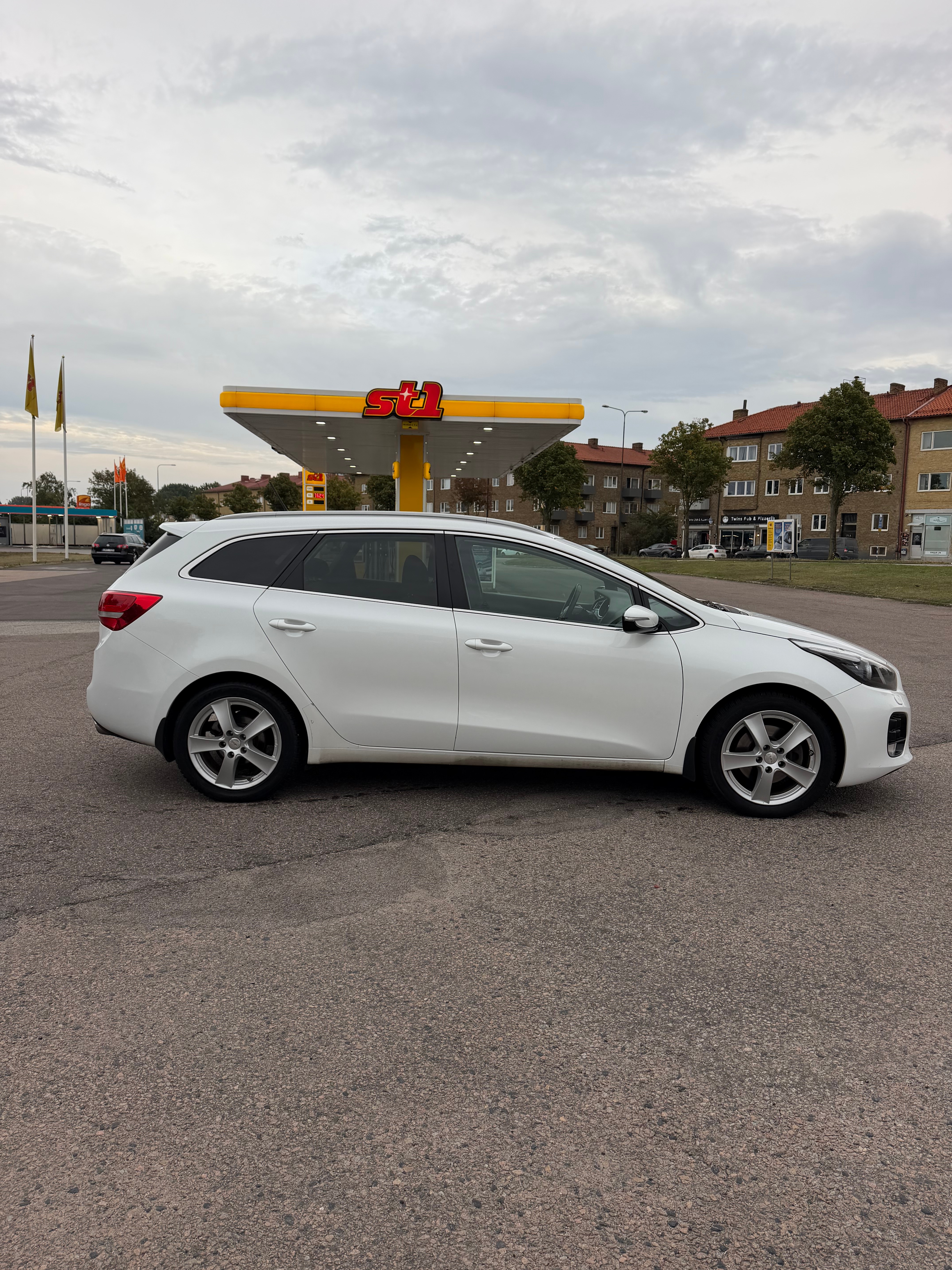 Kia Ceed _sw 1.6 CRDi DCT 2016, bild 4/10