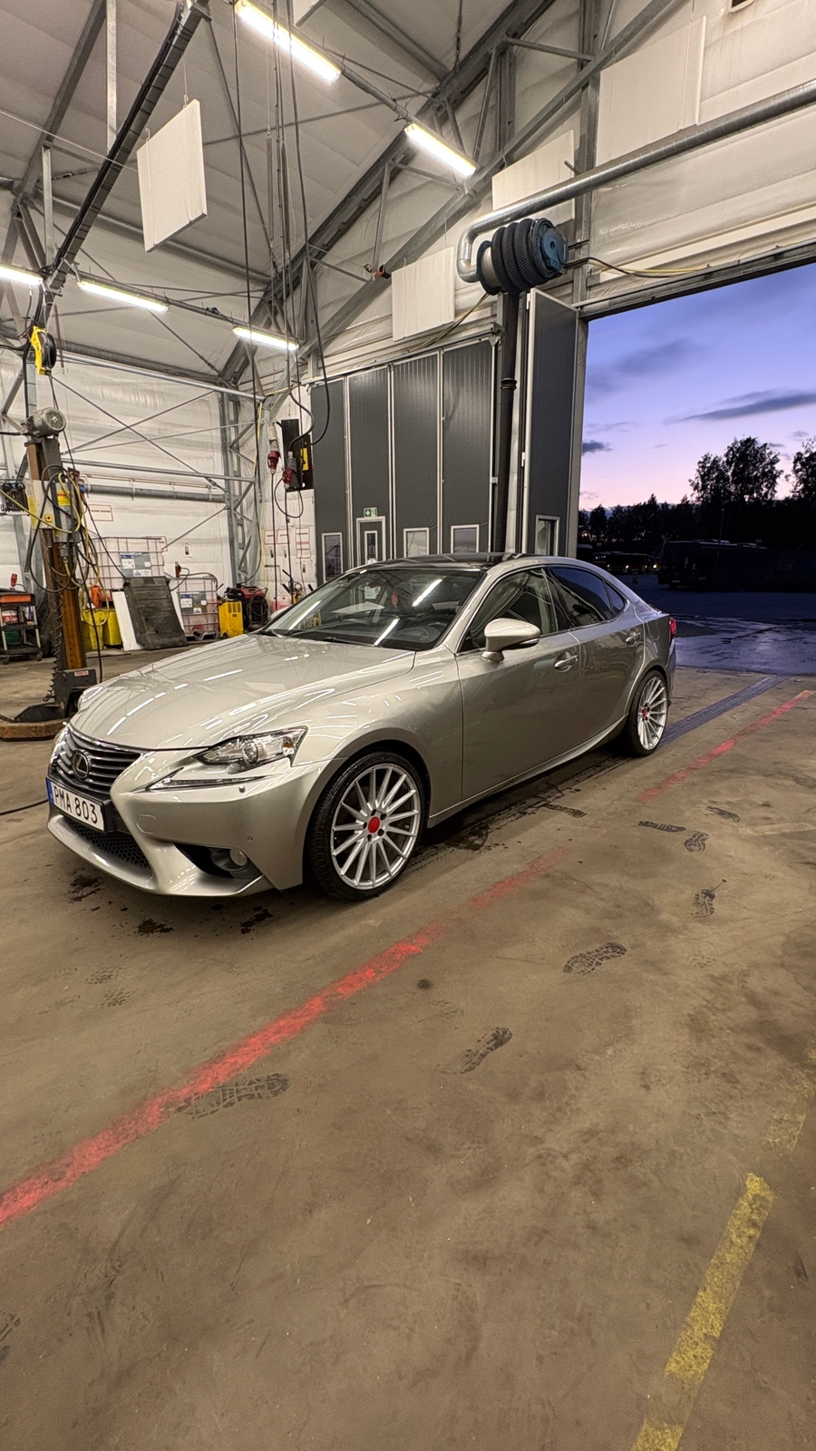 Lexus IS 300h 2.5 CVT 2014, bild 2/9