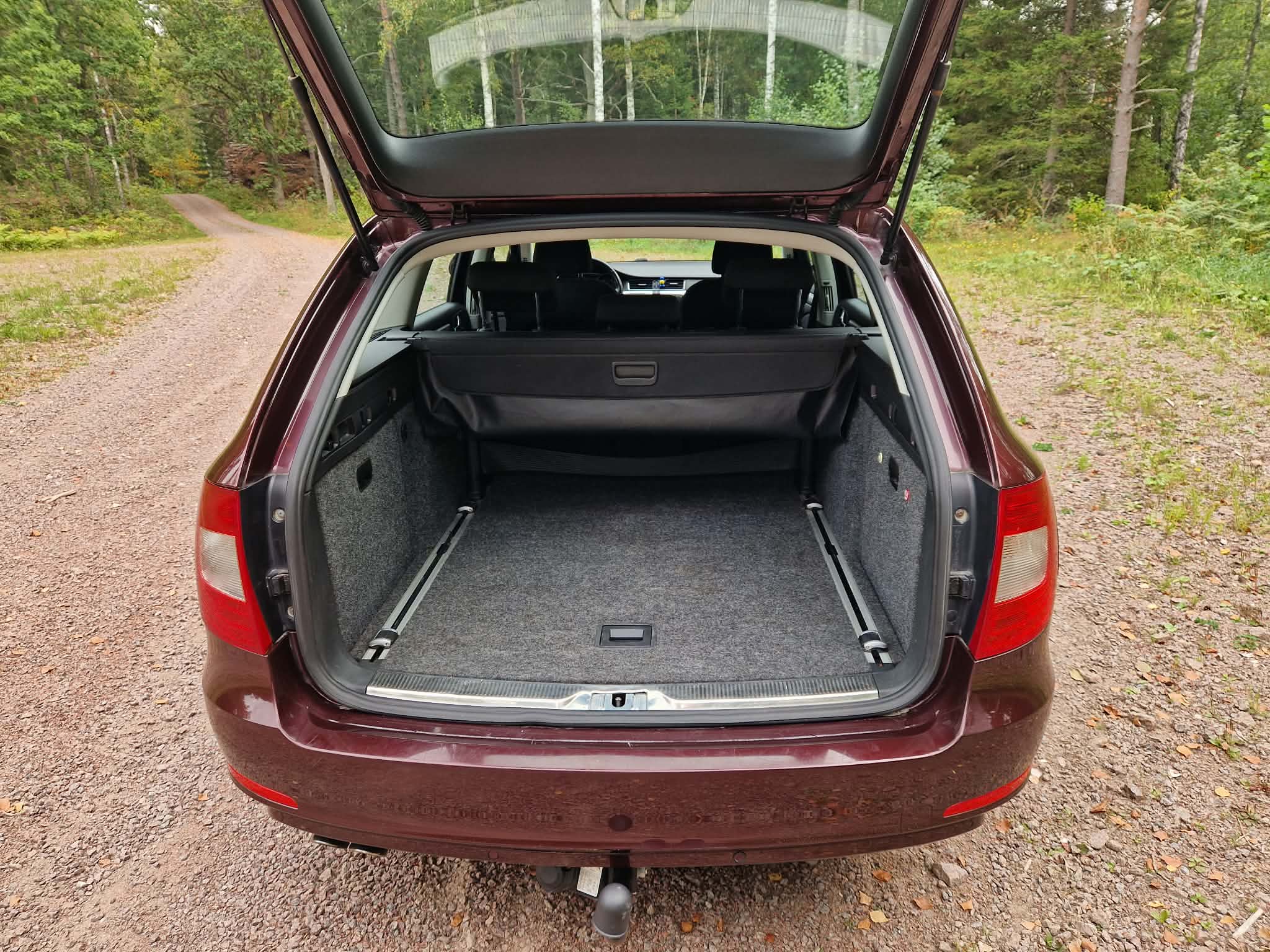 Skoda Superb Kombi 1.8 TSI Manuell 2011, bild 6/8