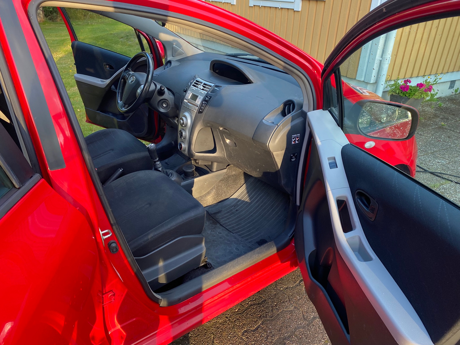 Toyota Yaris 5-dörrar 1.3 VVT-i Manuell 2007, bild 7/9