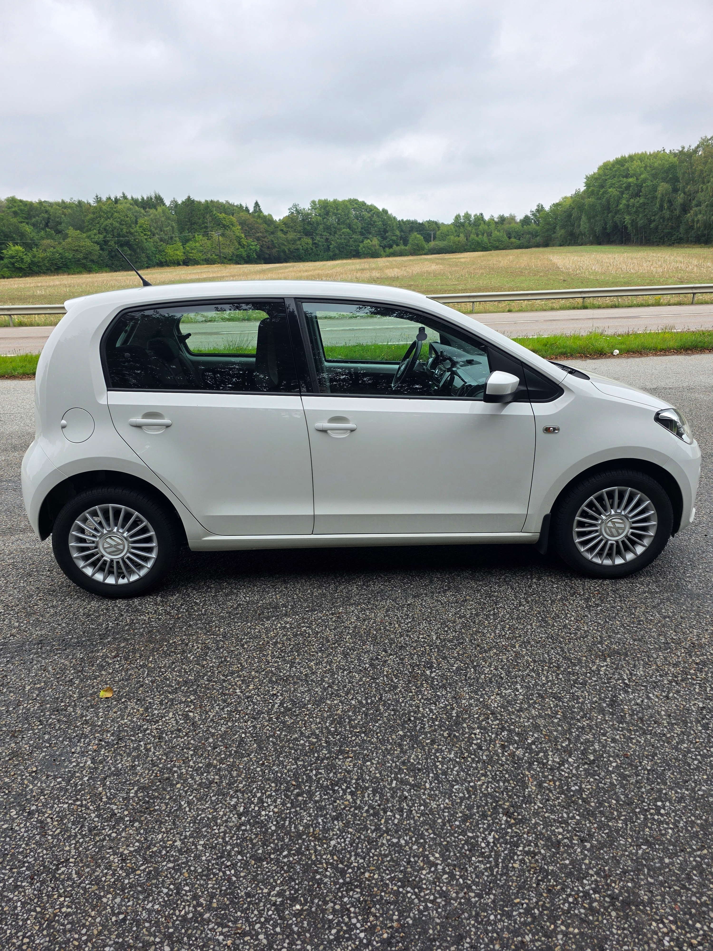 Volkswagen UP! 5-dörrar 1.0 MPI Manuell 2016, bild 3/6