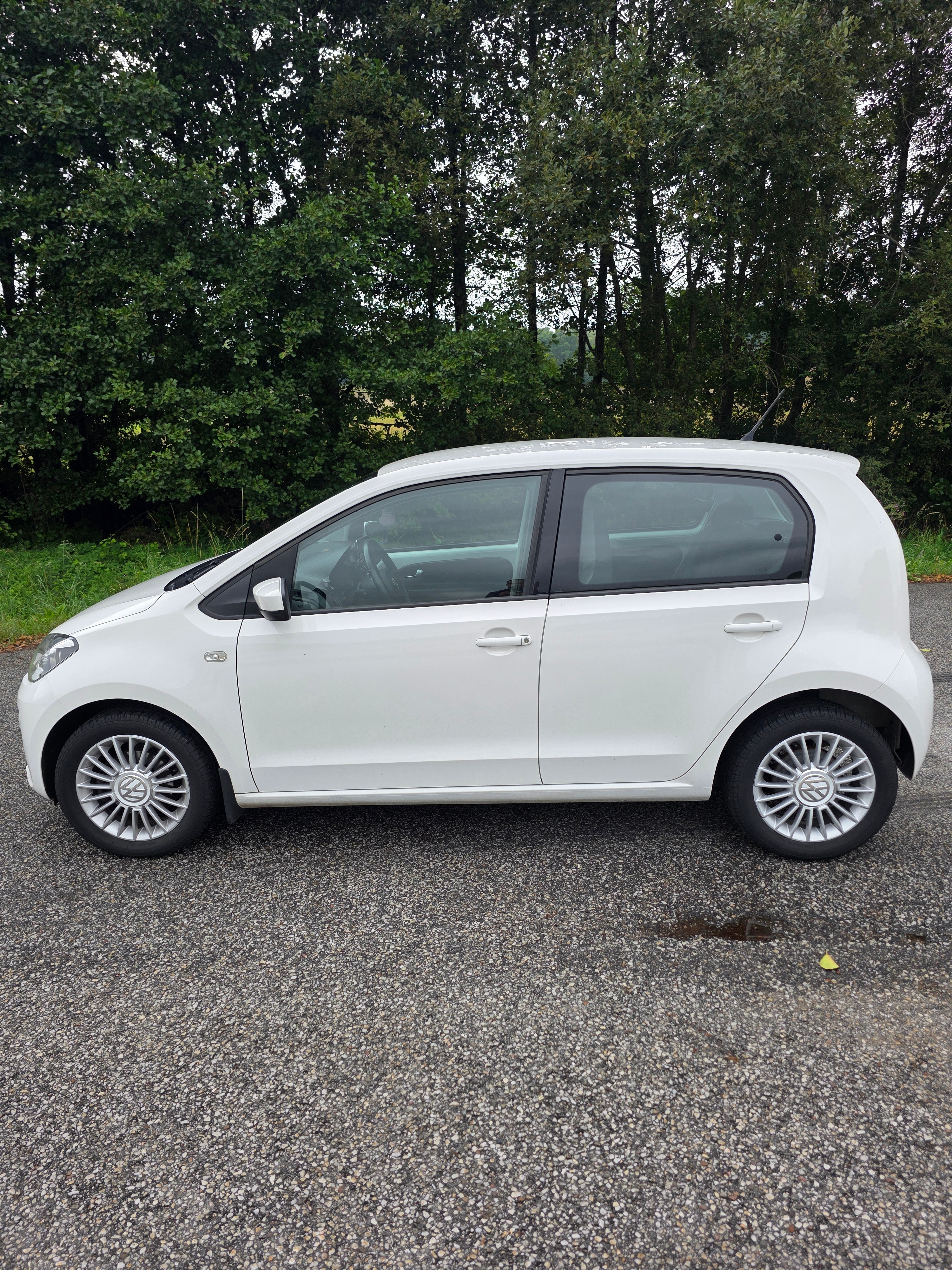 Volkswagen UP! 5-dörrar 1.0 MPI Manuell 2016, bild 2/6