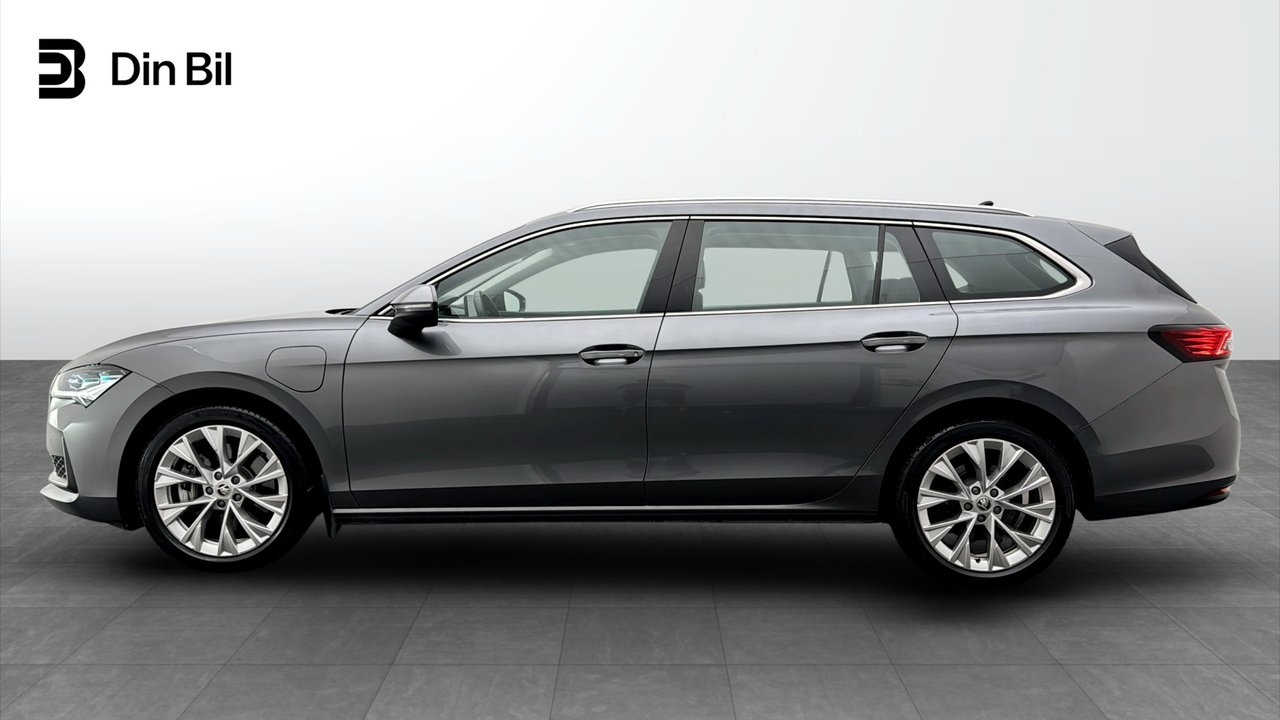 Skoda Superb 2025, bild 2/21