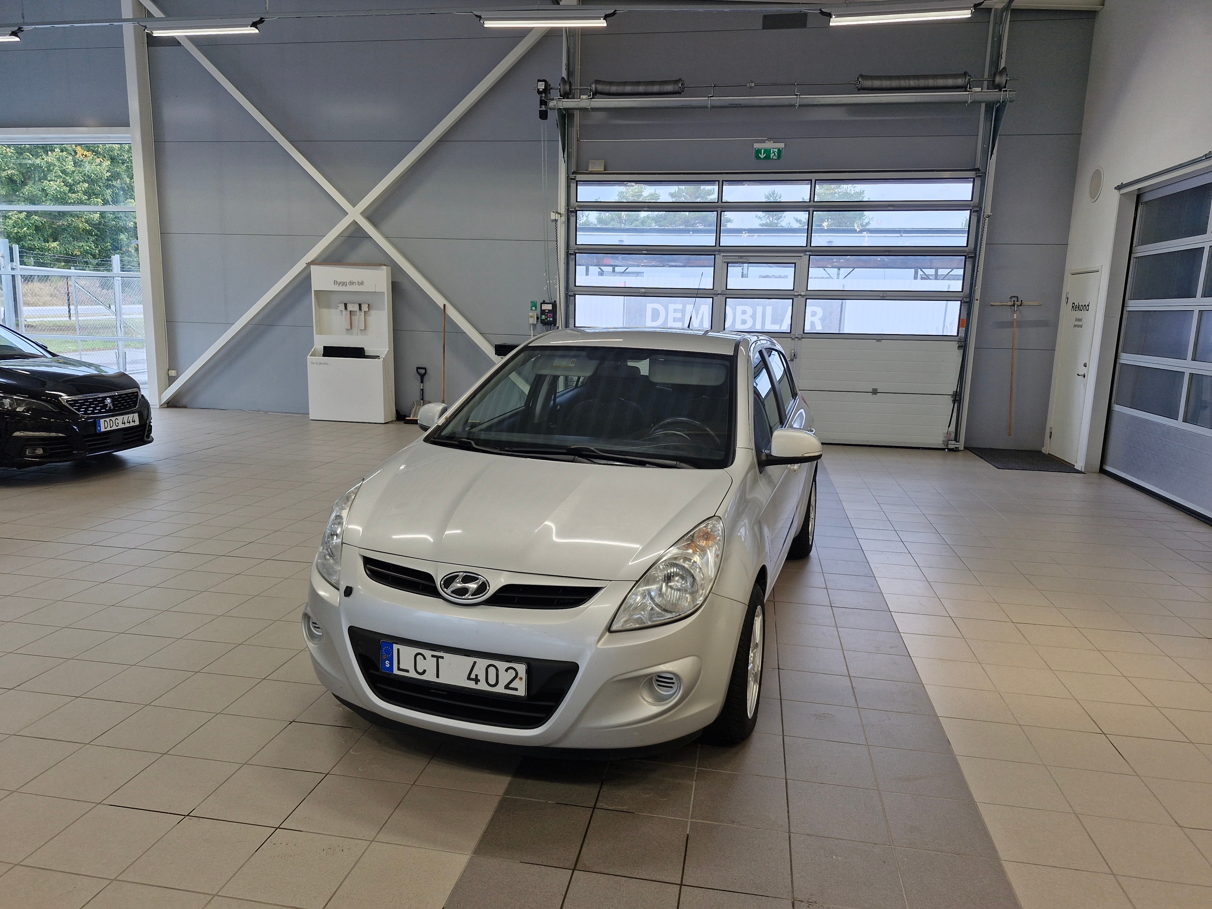 Hyundai i20 5-dörrar 1.4 Manuell 2011, bild 2/6