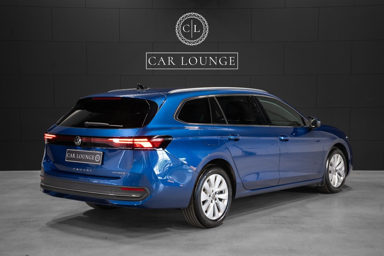 Volkswagen Passat 2025, photo 3/10