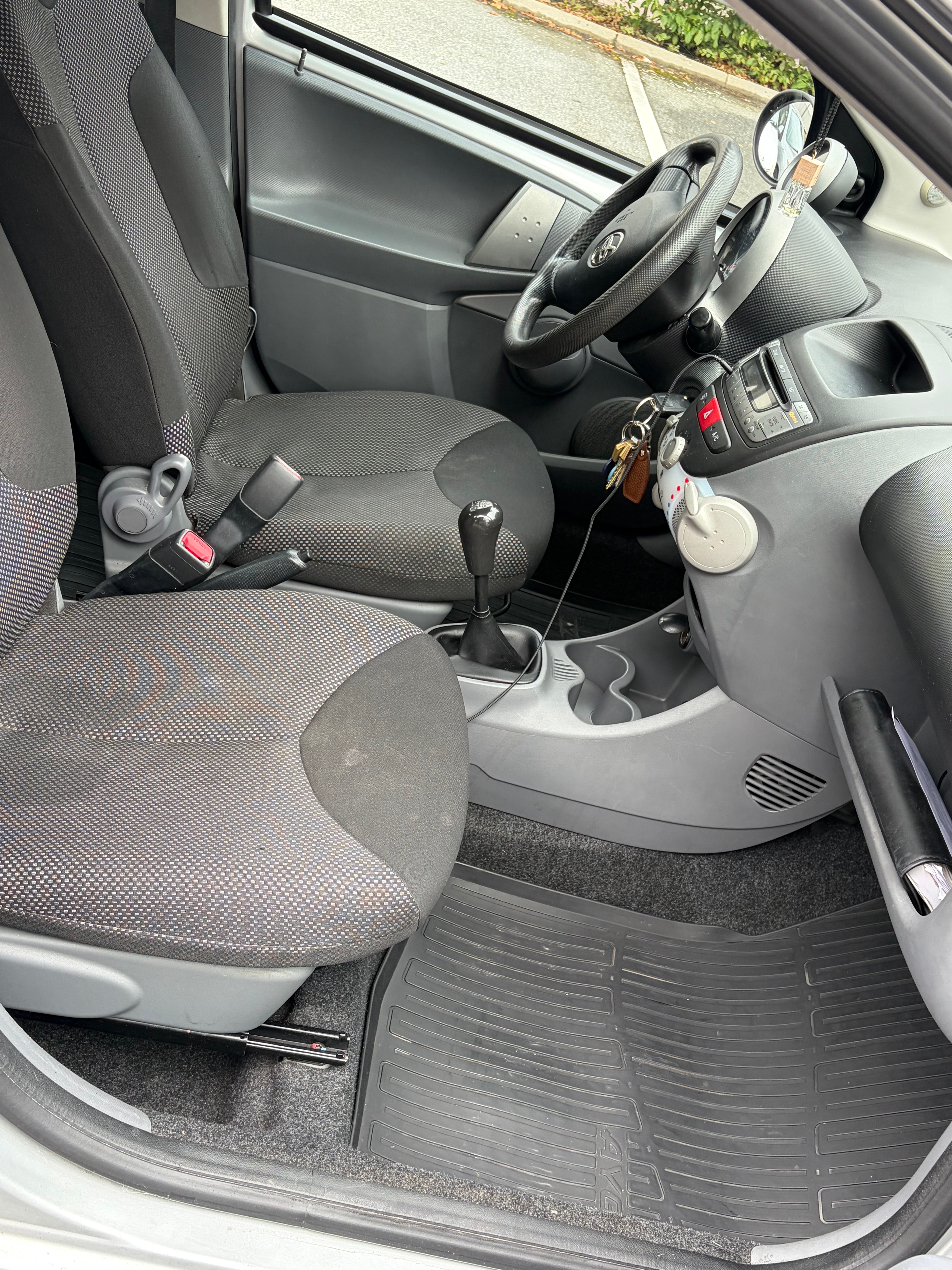 Toyota Aygo 5-dörrar 1.0 VVT-i Manuell 2011, bild 5/7