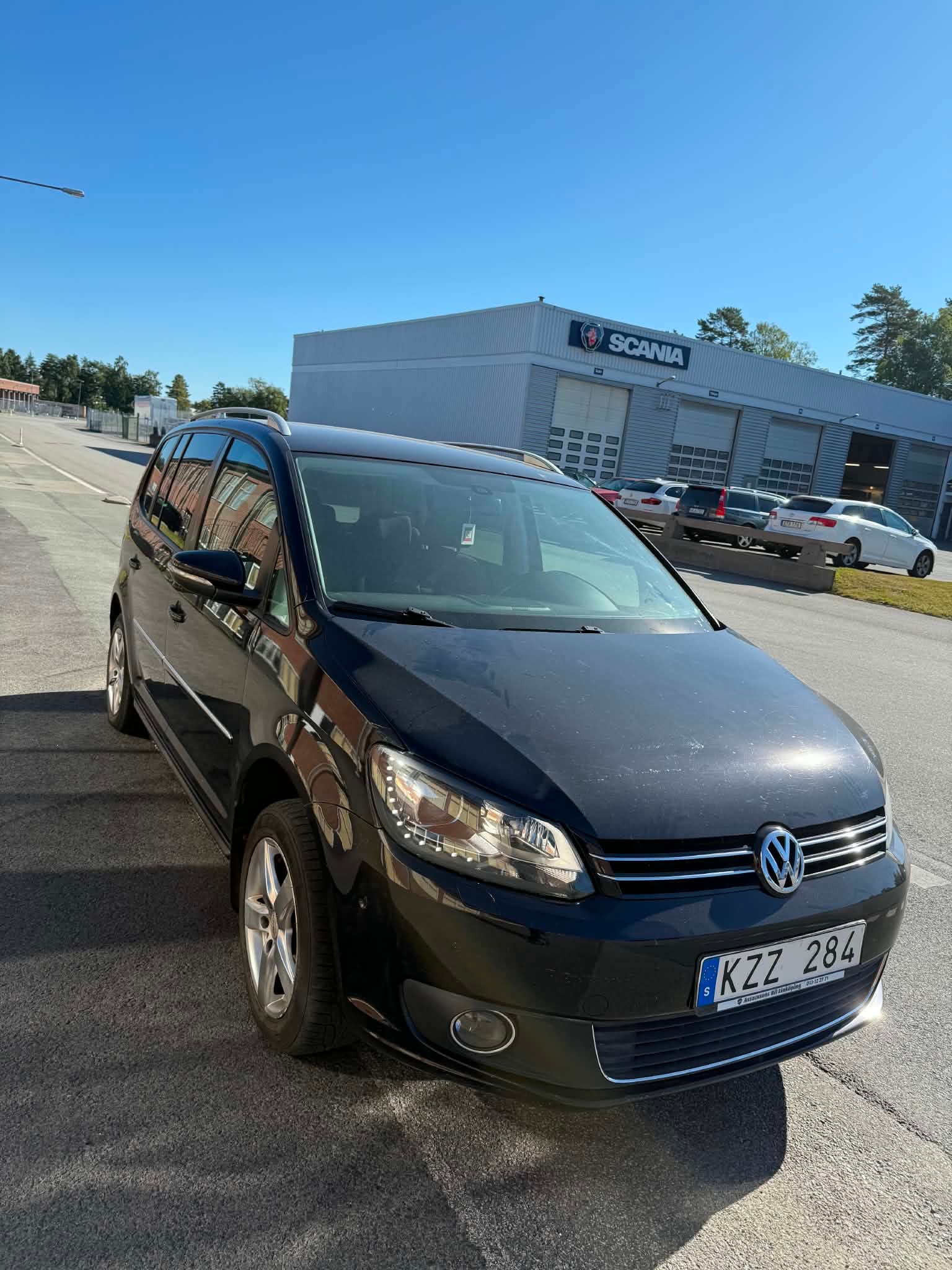 Volkswagen Touran 2011, bild 2/8