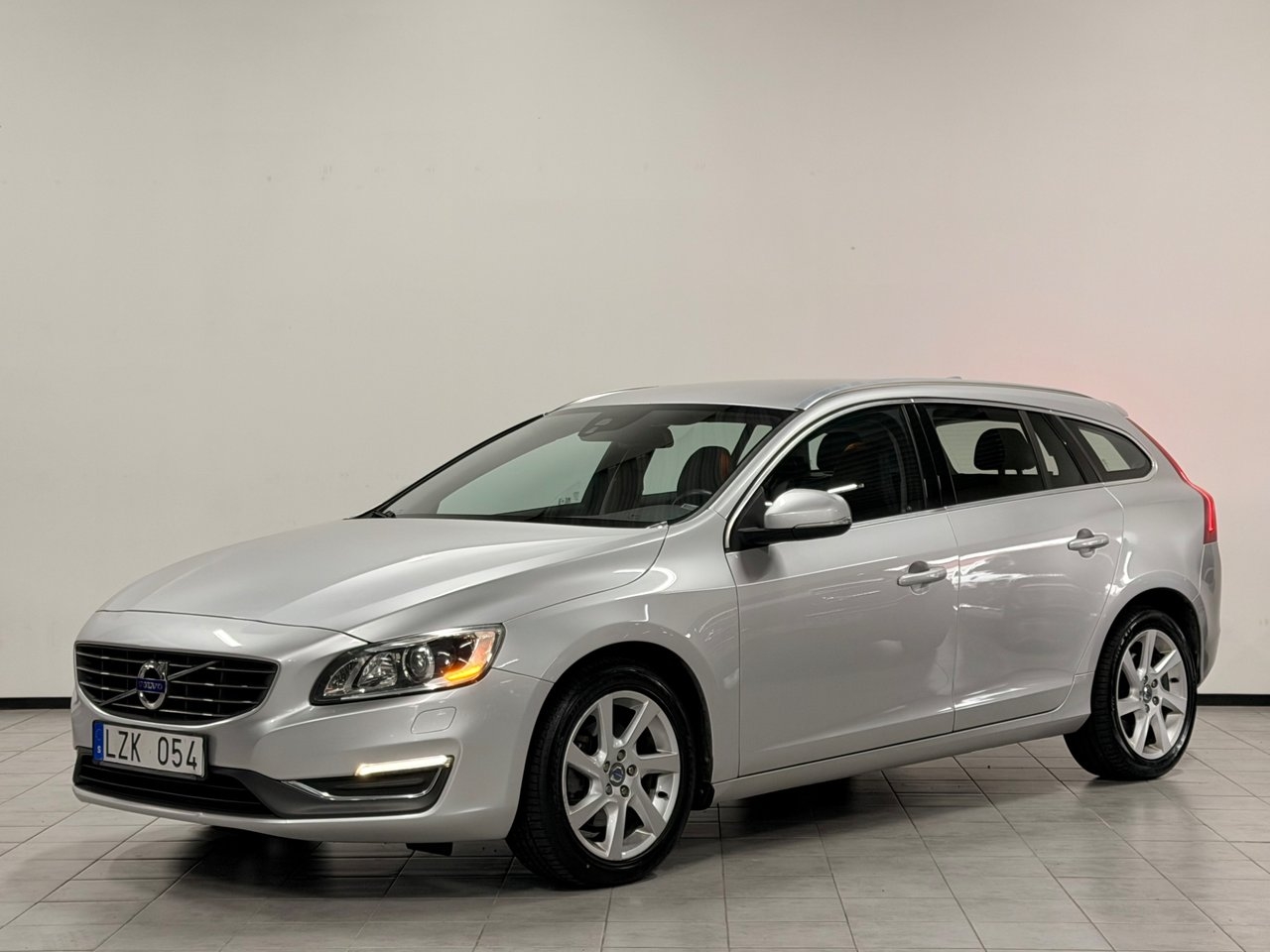 Volvo V60 D4 Summum Geartronic 163hk 2014, bild 3/10
