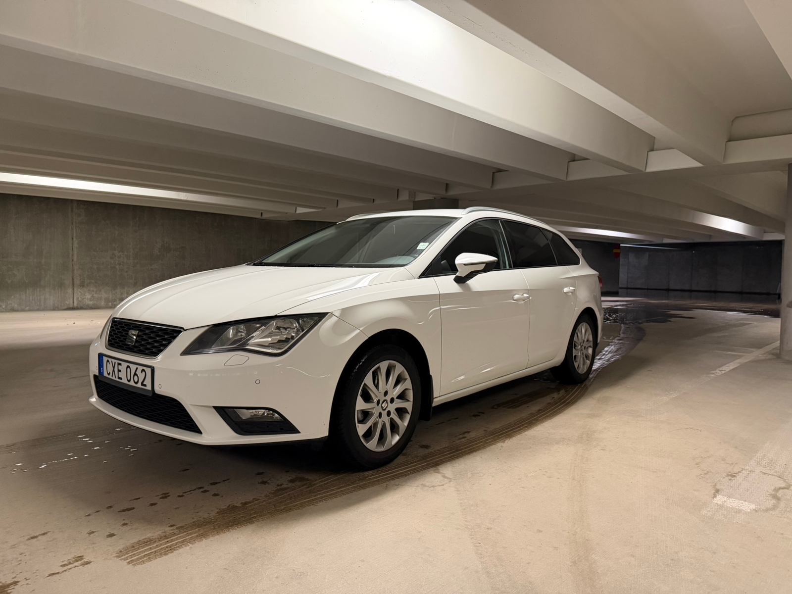 Seat Leon ST 1.6 TDI Manuell 2015, bild 2/7