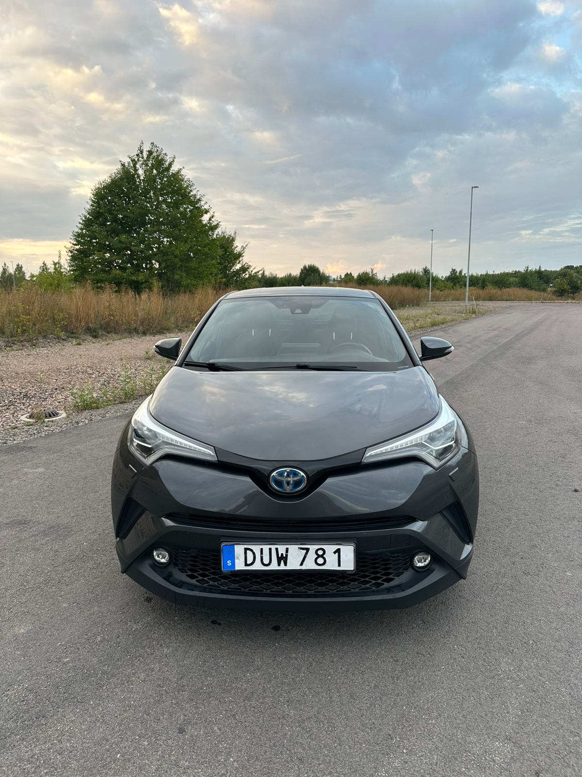 Toyota C-HR 1.8 Hybrid Executive 2018, bild 2/10