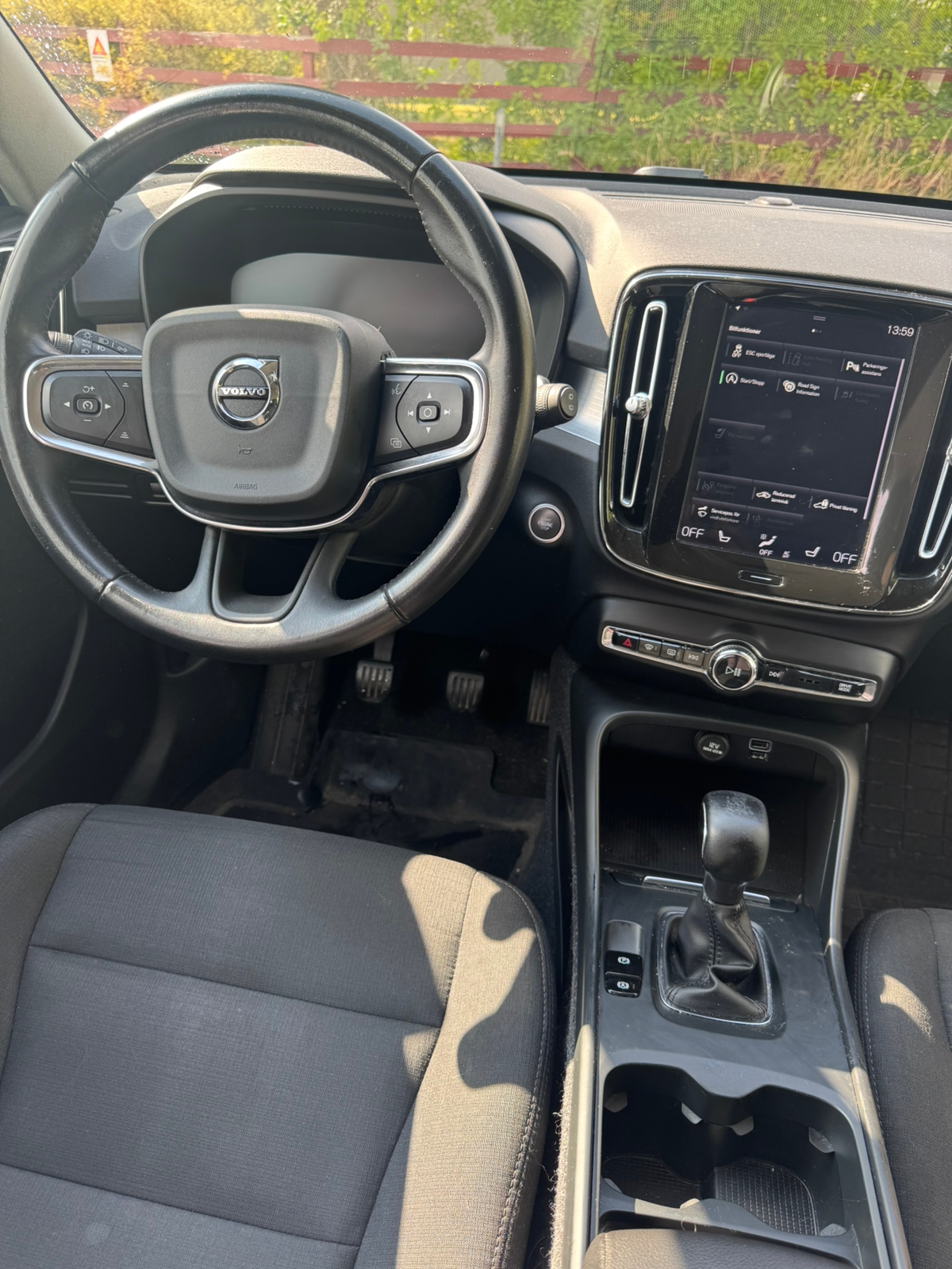 Volvo XC40 T3 Manuell 2020, bild 4/8