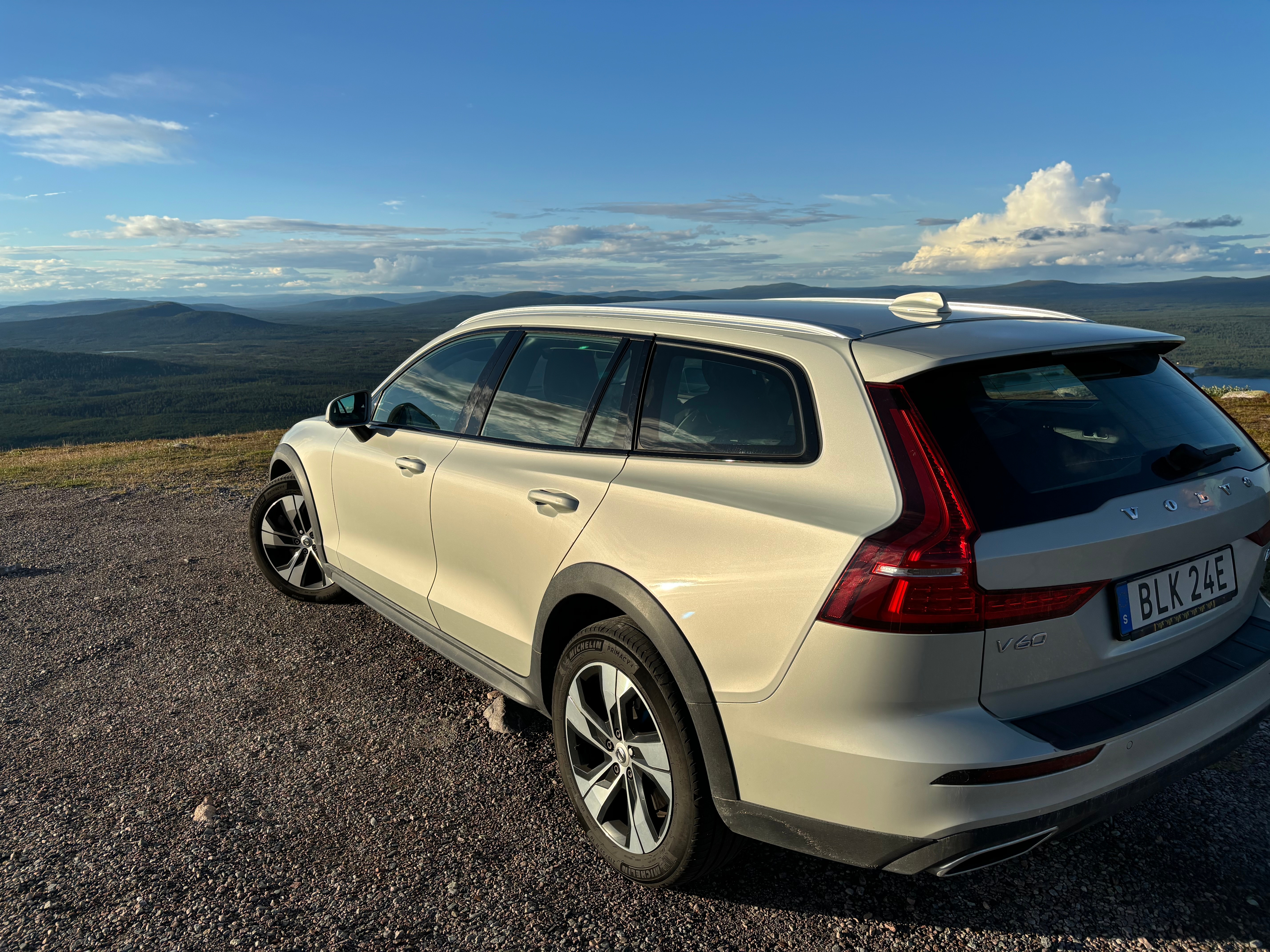 Volvo V60 Cross Country 2022, bild 2/6