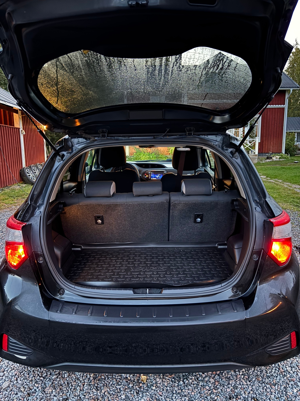 Toyota Yaris Hybrid e-CVT 2019, kuva 3/6