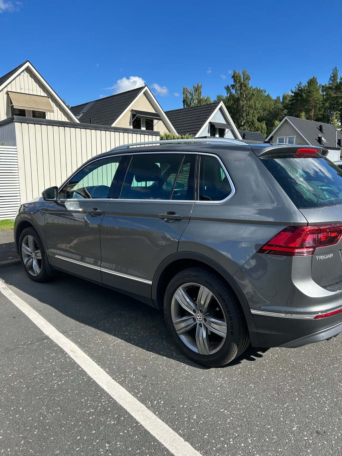 Volkswagen Tiguan 2017, bild 2/5