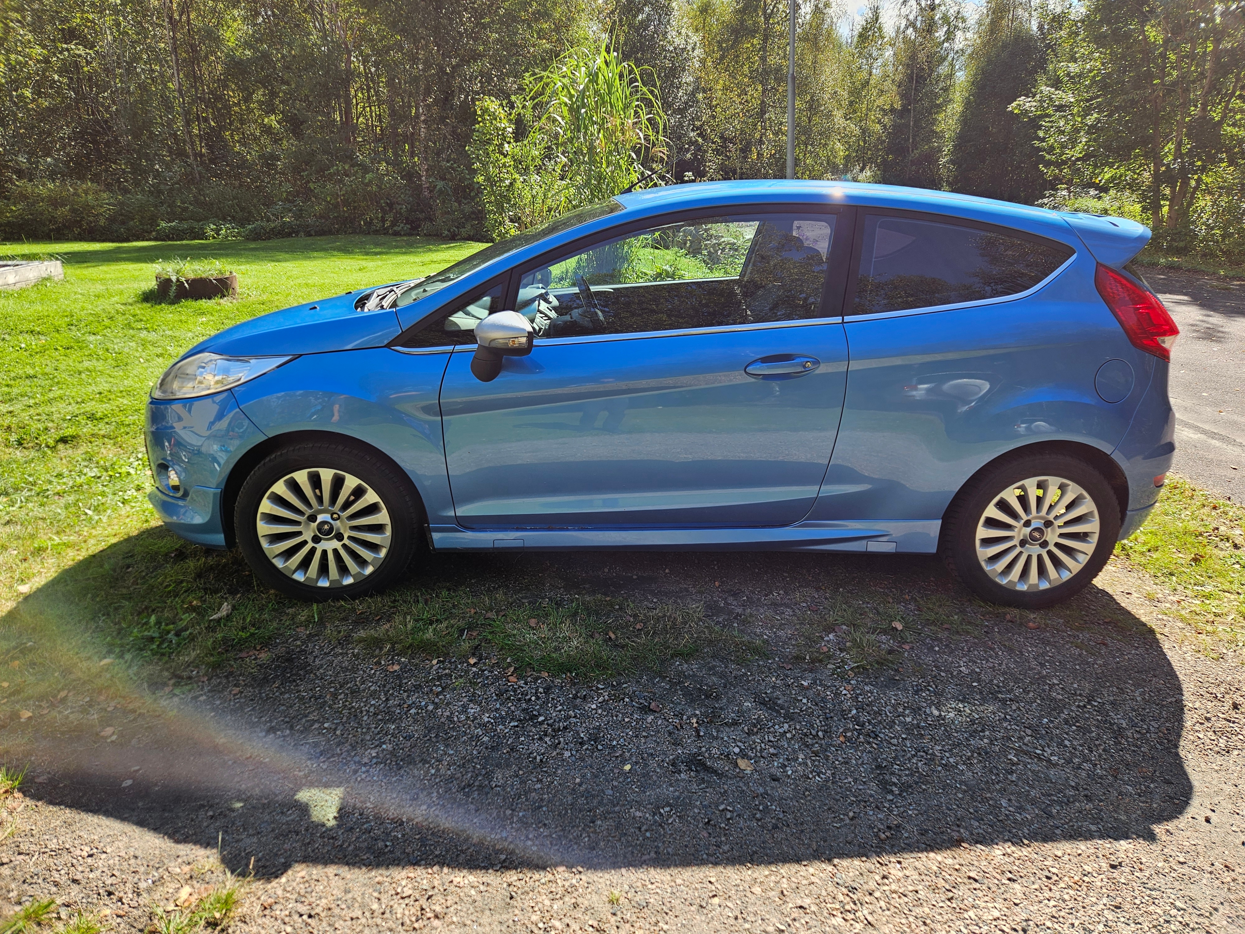 Ford Fiesta 3-dörrar 1.6 TDCi Manuell 2010, bild 4/10