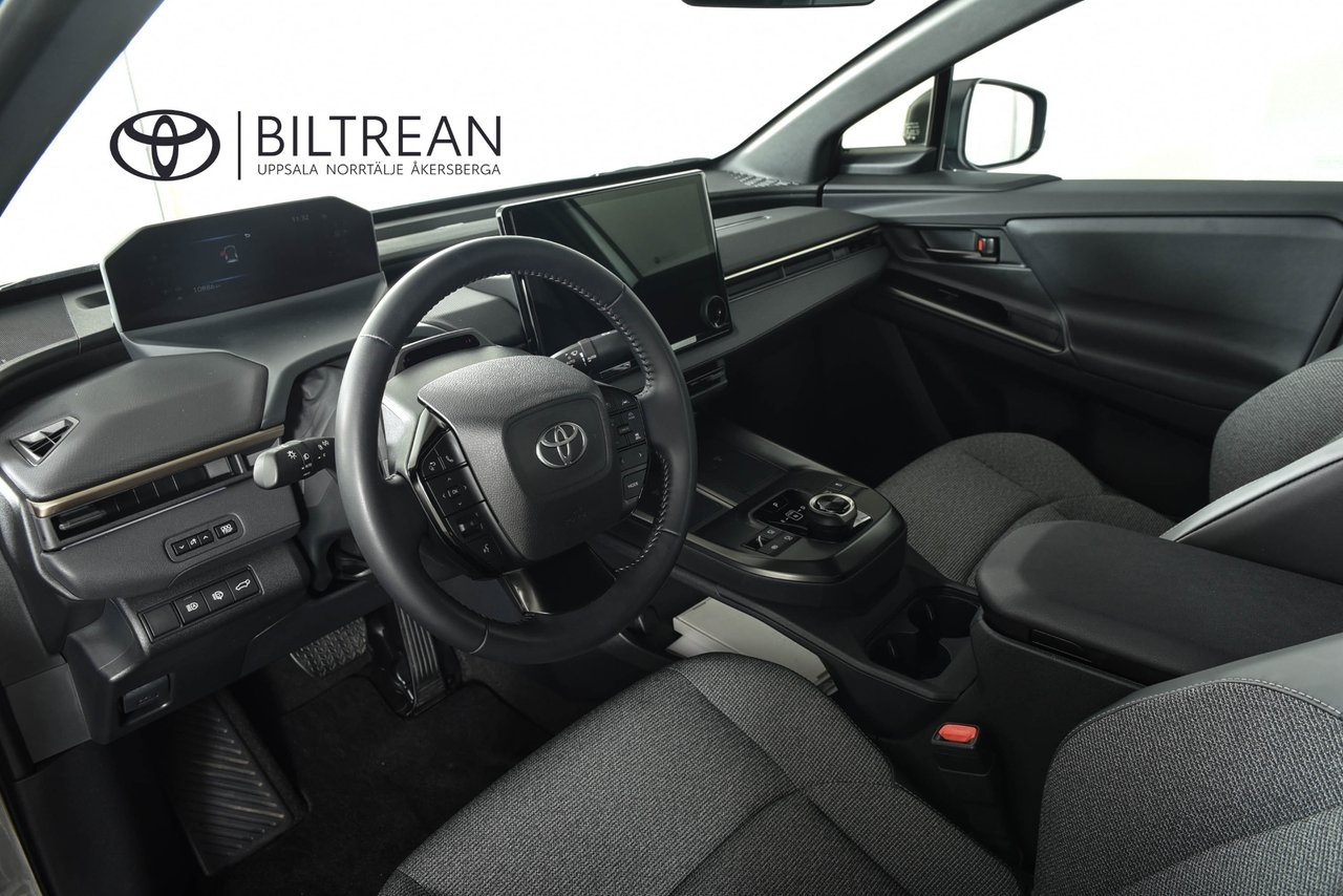 Toyota bZ4X 73.1 kWh Active Tech 2025, bild 6/10