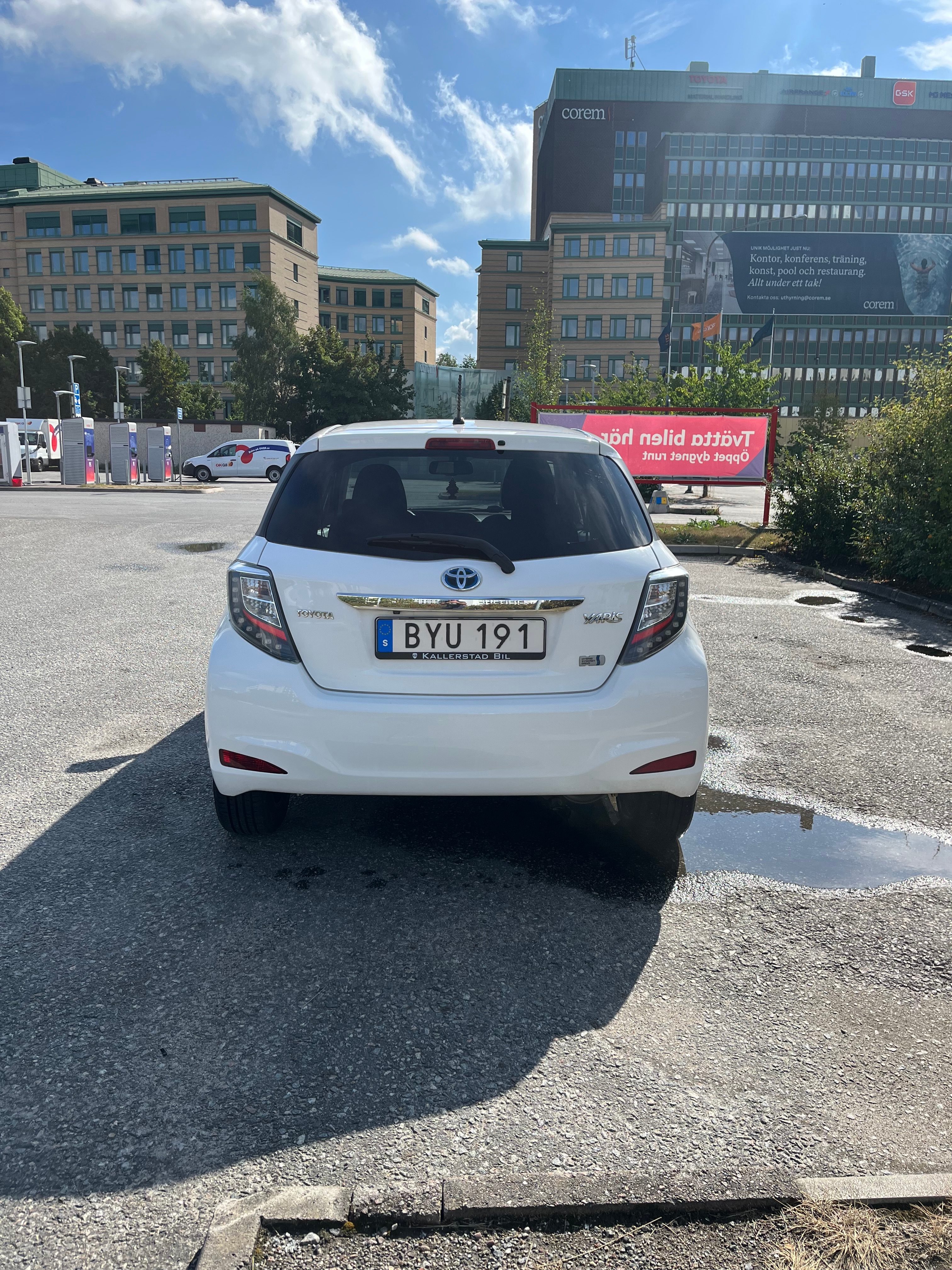 Toyota Yaris Hybrid e-CVT 2014, bild 3/6