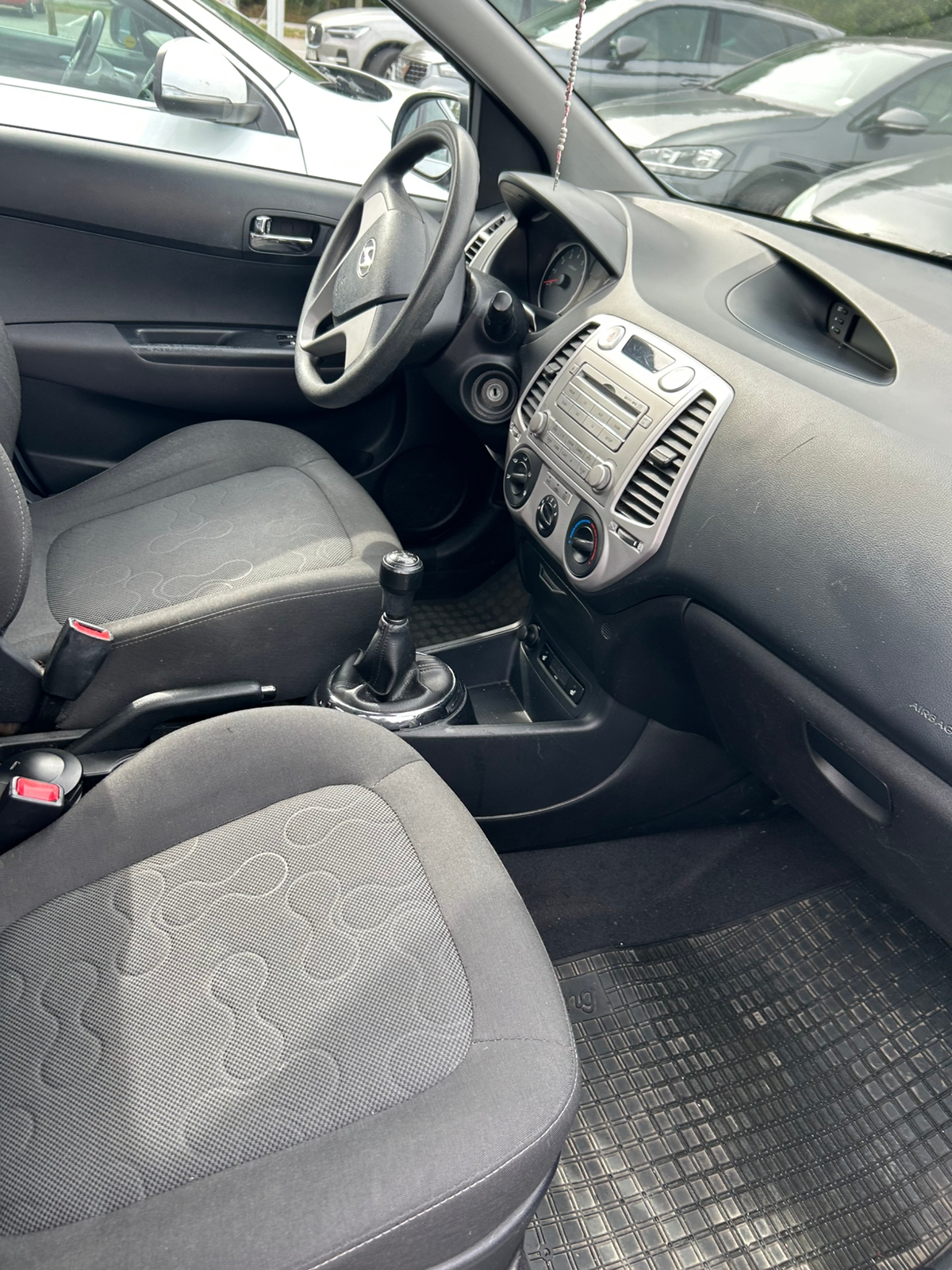 Hyundai i20 5-dörrar 1.2 Manuell 2012, bild 2/9