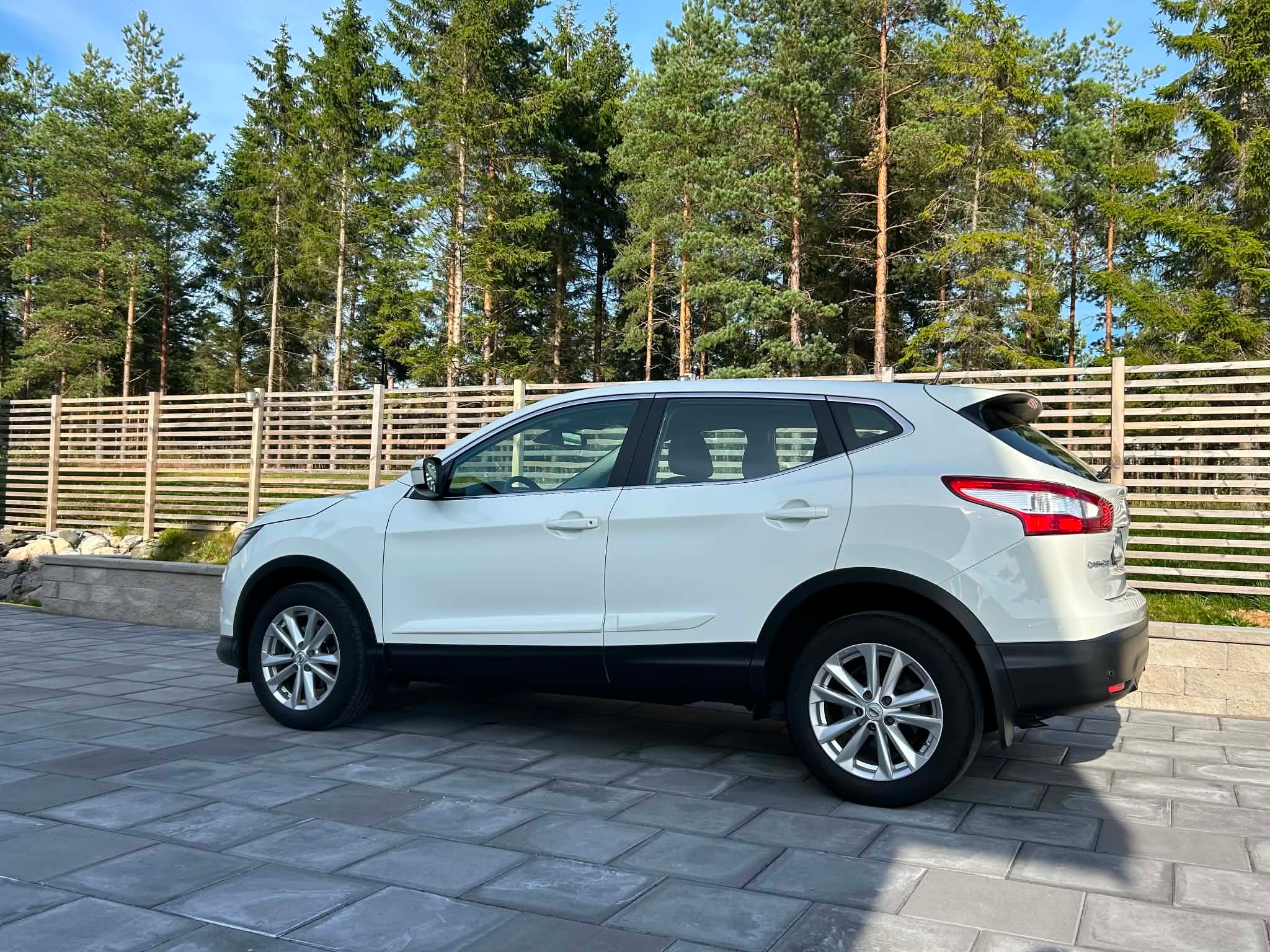 Nissan Qashqai 1.2 DIG-T XTRONIC-CVT 2016, bild 2/7