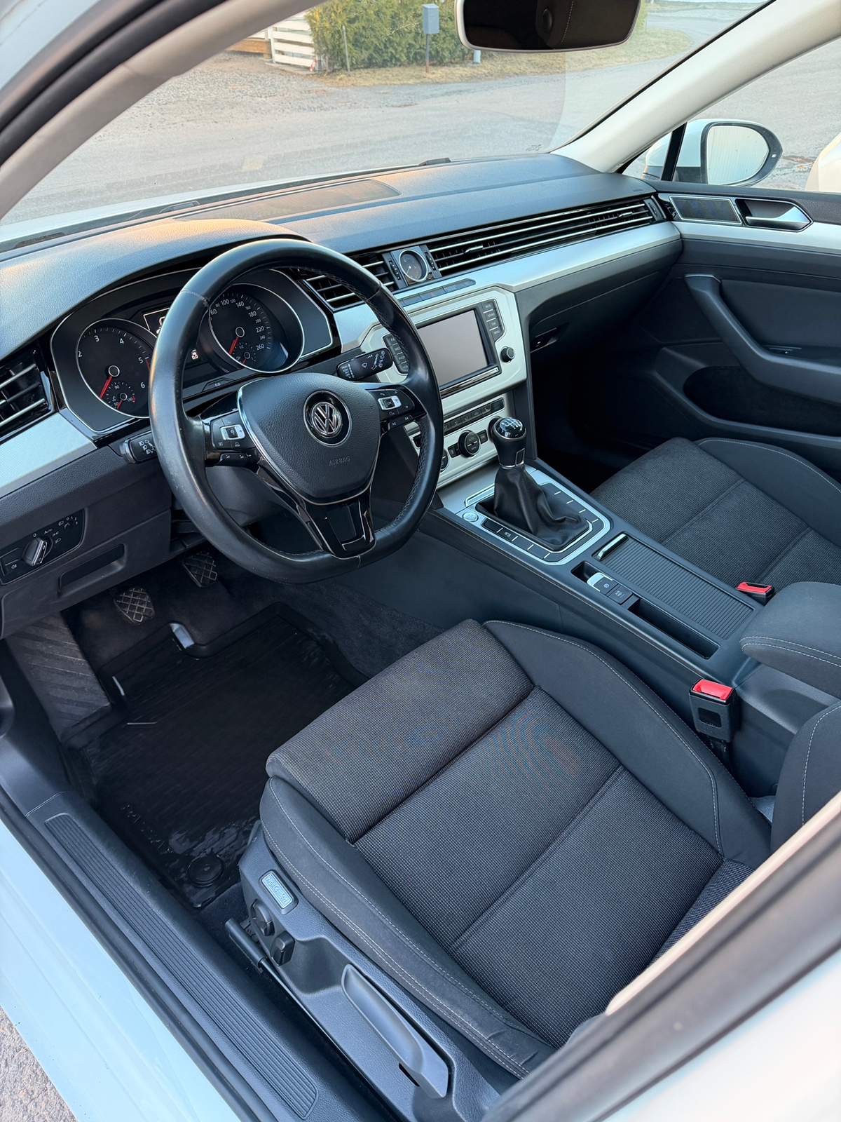 Volkswagen Passat 2015, bild 5/6