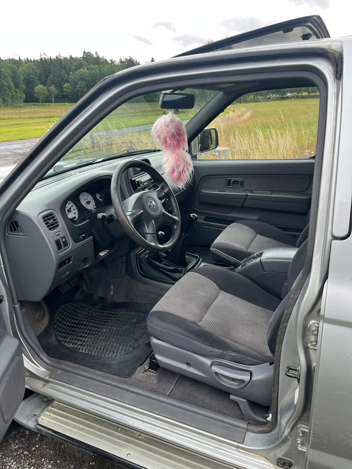 Nissan King Cab 2004, photo 3/4
