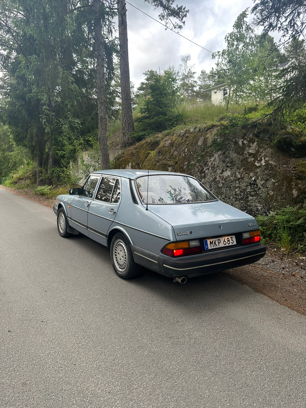Saab 900 4-dörrars Sedan 2.0 Manuell 1987, bild 2/6