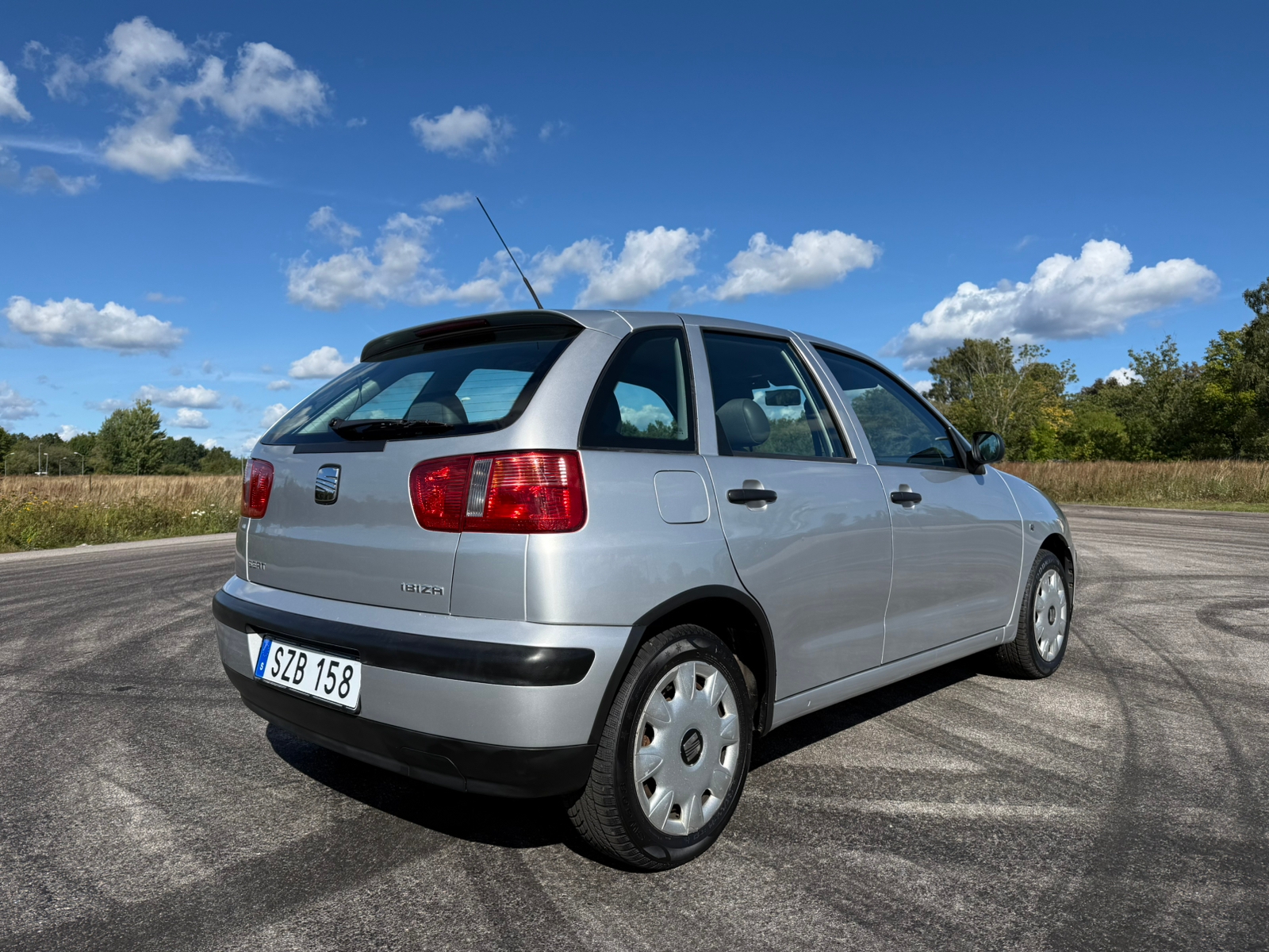 Seat Ibiza 5-dörrar 1.4 Manuell 2002, bild 3/7