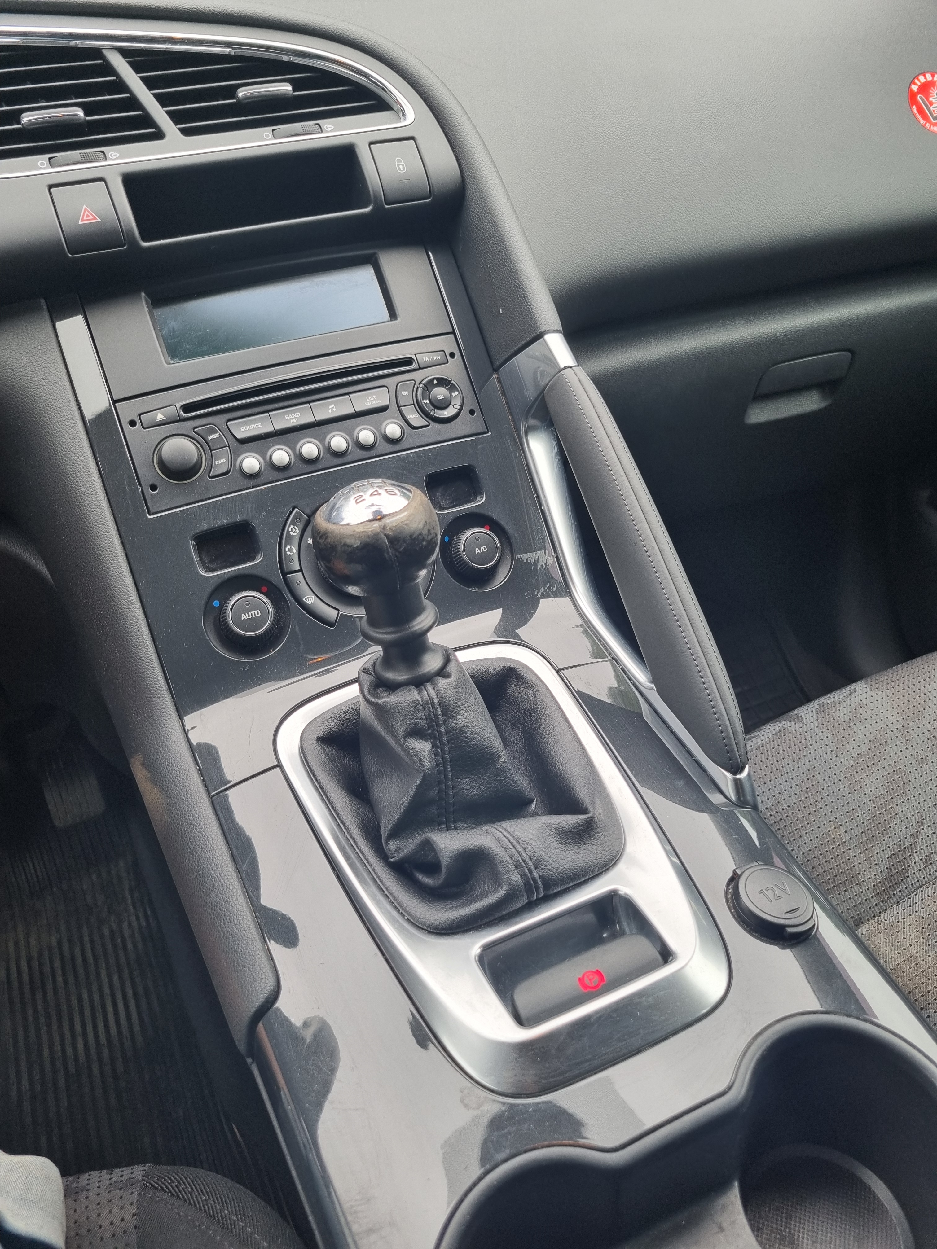 Peugeot 3008 1.6 HDi FAP Manuell 2010, bild 6/7